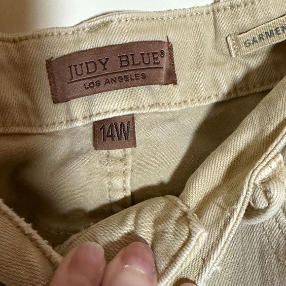 Judy Blue Tan Women's Jeans - Picture 3 of 5